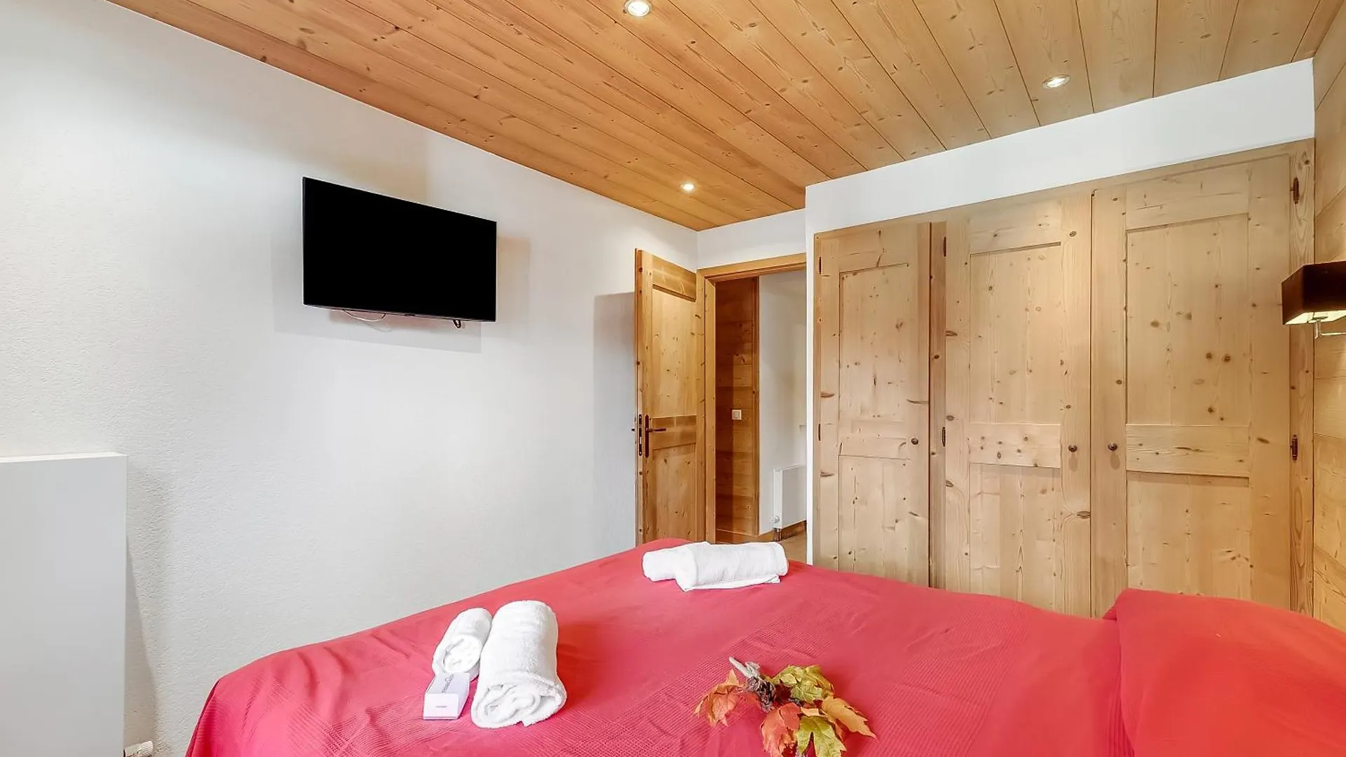 아파트 L'Ours Bleu B33 Ski -In Ski -Out - Happy Rentals 발로시네