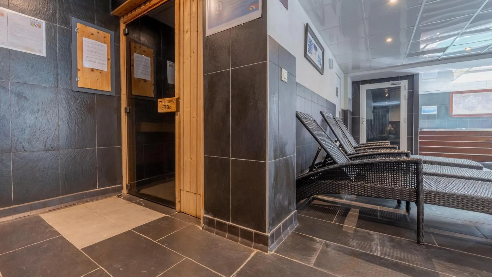 아파트 L'Ours Bleu B33 Ski -In Ski -Out - Happy Rentals 발로시네
